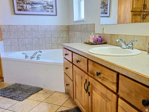 Bath - 802 E 3200 N, Preston, ID 83263 photo 3 of 5