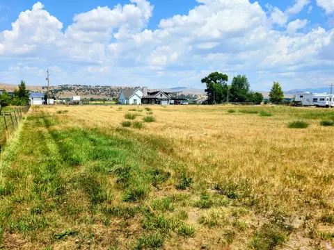 Exterior - 802 E 3200 N, Preston, ID 83263 photo 17 of 18