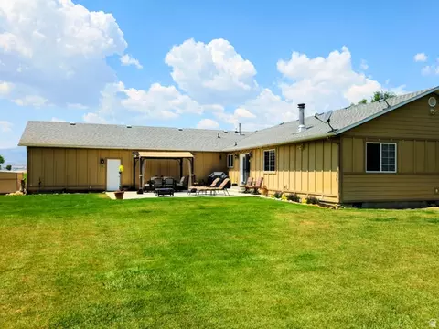 Exterior - 802 E 3200 N, Preston, ID 83263 photo 11 of 18