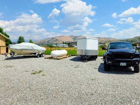 Exterior - 802 E 3200 N, Preston, ID 83263 photo 4 of 18