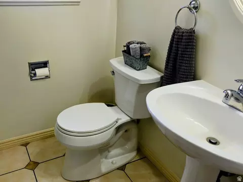 Bath - 802 E 3200 N, Preston, ID 83263 photo 5 of 5