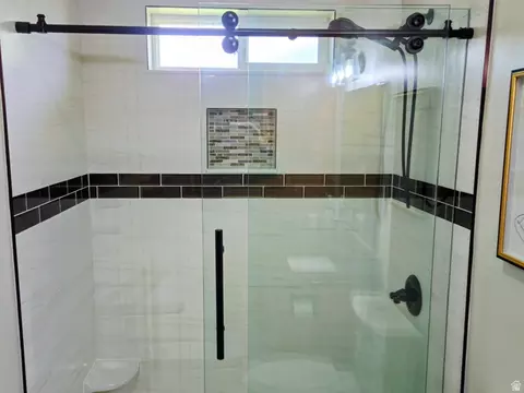 Bath - 802 E 3200 N, Preston, ID 83263 photo 2 of 5