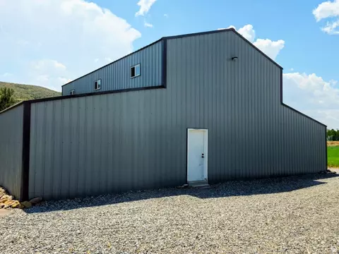 Exterior - 802 E 3200 N, Preston, ID 83263 photo 5 of 18