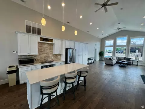 Kitchen - 10392 S Beetdigger Blvd E, Sandy, UT 84070 photo 4 of 4