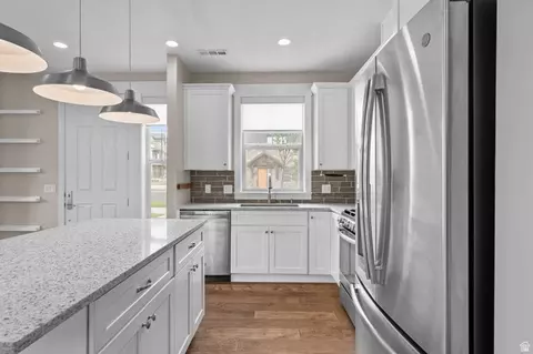Kitchen - 10392 S Beetdigger Blvd E, Sandy, UT 84070 photo 2 of 4