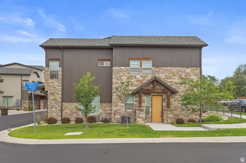 Exterior - 10392 S Beetdigger Blvd E, Sandy, UT 84070 photo 2 of 6