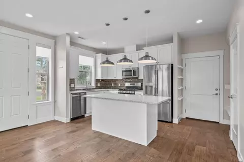 Kitchen - 10392 S Beetdigger Blvd E, Sandy, UT 84070 photo 1 of 4