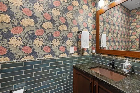 Bath - 1167 E Briar Ave, Provo, UT 84604 photo 3 of 4