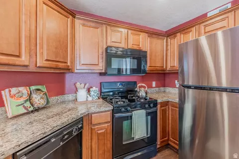 Kitchen - 74 E Resaca Dr S #B6, Sandy, UT 84070 photo 2 of 3