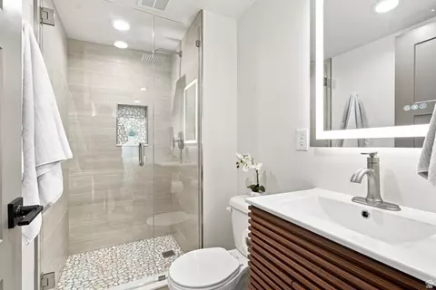 Bath - 845 E Larkspur Dr, Sandy, UT 84094 photo 7 of 7