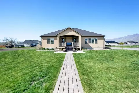 Exterior - 302 Old Farm Rd, Erda, UT 84074 photo 3 of 4