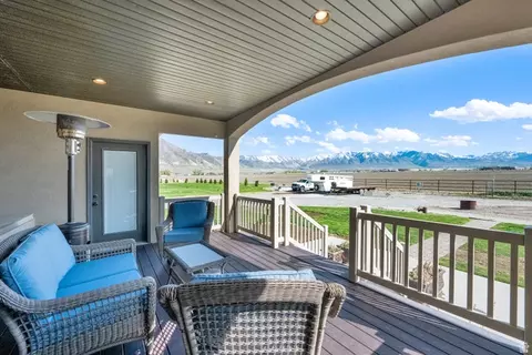 Exterior - 302 Old Farm Rd, Erda, UT 84074 photo 2 of 4