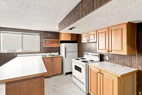 Kitchen - 1019 E 800 N, Bountiful, UT 84010 photo 3 of 4