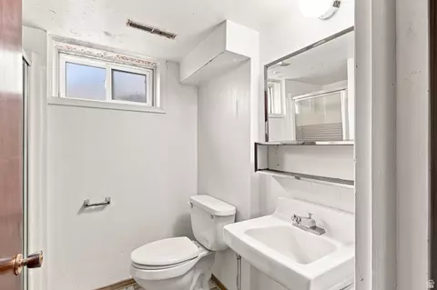 Bath - 1019 E 800 N, Bountiful, UT 84010 photo 2 of 2