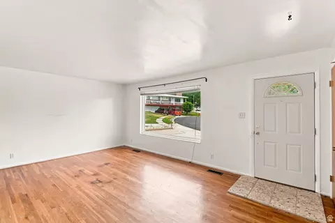 Living - 1019 E 800 N, Bountiful, UT 84010 photo 2 of 2