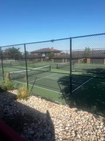 Exterior - 2124 S Ridgewood Way E, Bountiful, UT 84010 photo 8 of 12