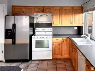 Kitchen - 2124 S Ridgewood Way E, Bountiful, UT 84010 photo 1 of 2