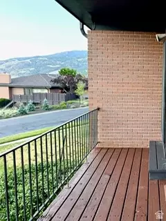 Exterior - 2124 S Ridgewood Way E, Bountiful, UT 84010 photo 6 of 12