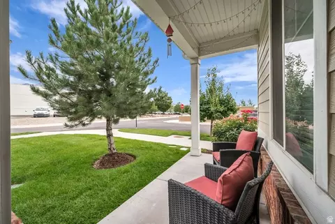 Exterior - 831 E Oakhampton Dr, Sandy, UT 84094 photo 5 of 7