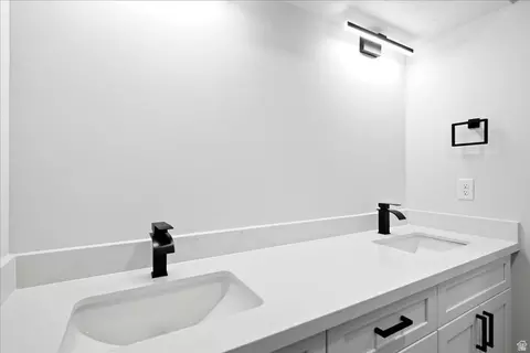 Bath - 460 E 400 N, Payson, UT 84651 photo 1 of 4