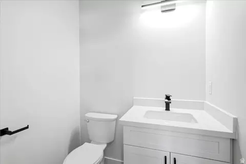 Bath - 460 E 400 N, Payson, UT 84651 photo 4 of 4