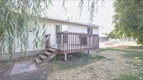 Exterior - 275 E 300 S, Smithfield, UT 84335 photo 4 of 6