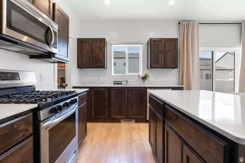 Kitchen - 815 W Powderwood Ln, Mapleton, UT 84664 photo 2 of 2