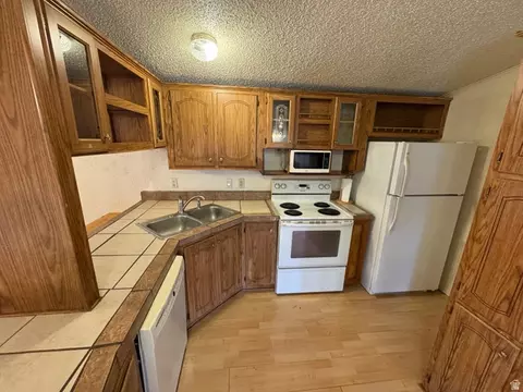 Kitchen - 151 W 100 N, Koosharem, UT 84744 photo 2 of 2