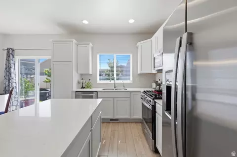 Kitchen - 6152 N Sheps Ridge Rd E, Eagle Mountain, UT 84005 photo 2 of 4