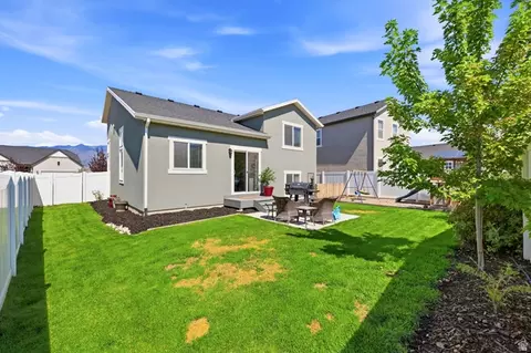 Exterior - 6152 N Sheps Ridge Rd E, Eagle Mountain, UT 84005 photo 7 of 10