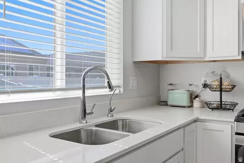 Kitchen - 6152 N Sheps Ridge Rd E, Eagle Mountain, UT 84005 photo 4 of 4