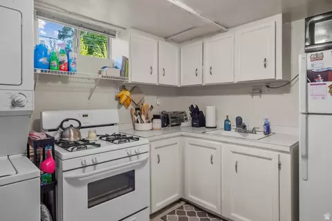 Kitchen - 695 E 3950 N, Provo, UT 84604 photo 1 of 4