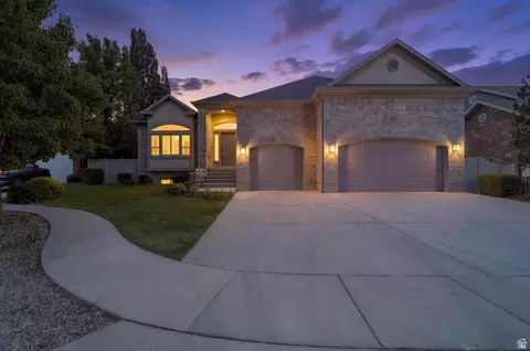 Exterior - 1653 E Crescent View Cir S, Sandy, UT 84092 photo 9 of 9