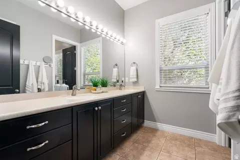 Bath - 1653 E Crescent View Cir S, Sandy, UT 84092 photo 1 of 6