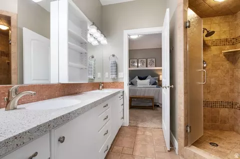 Bath - 1653 E Crescent View Cir S, Sandy, UT 84092 photo 5 of 6