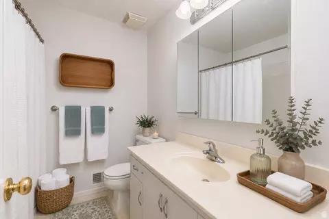 Bath - 906 E 1140 S, Ogden, UT 84404 photo 3 of 5