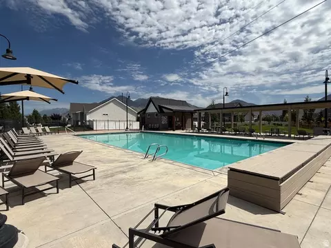 Exterior - 335 S Grant St, Mapleton, UT 84664 photo 5 of 7