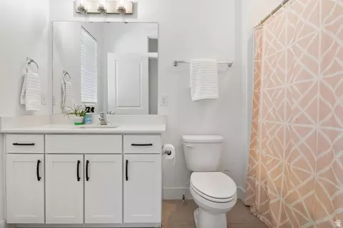 Bath - 335 S Grant St, Mapleton, UT 84664 photo 2 of 4