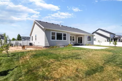 Exterior - 335 S Grant St, Mapleton, UT 84664 photo 3 of 7