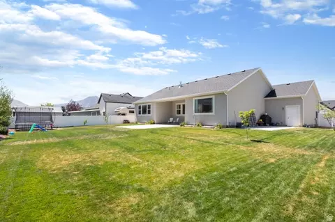 Exterior - 335 S Grant St, Mapleton, UT 84664 photo 2 of 7