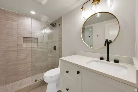 Bath - 28 W 2060 S, Orem, UT 84058 photo 4 of 4