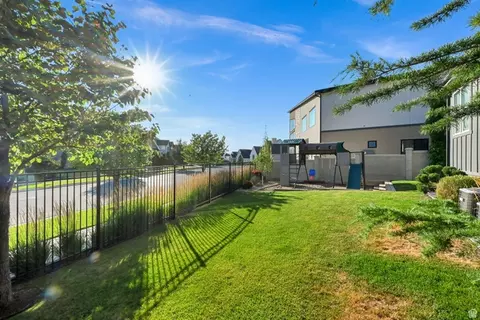 Exterior - 28 W 2060 S, Orem, UT 84058 photo 3 of 4
