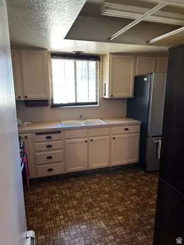 Kitchen - 75 E 300 S, Willard, UT 84340 photo 2 of 2
