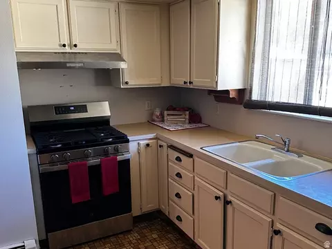Kitchen - 75 E 300 S, Willard, UT 84340 photo 1 of 2