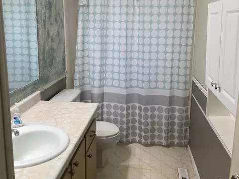 Bath - 500 W Ferron Creek Dr, Ferron, UT 84523 photo 1 of 2