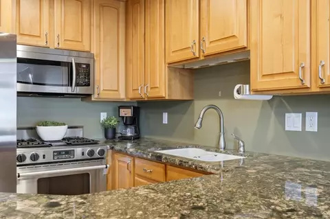 Kitchen - 1665 Pages Place Dr, Bountiful, UT 84010 photo 4 of 5