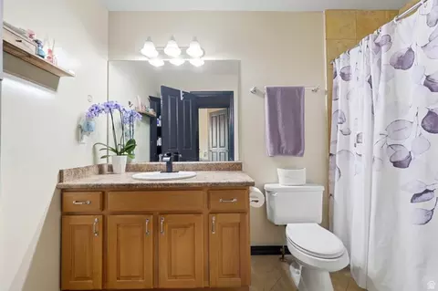 Bath - 1665 Pages Place Dr, Bountiful, UT 84010 photo 2 of 4