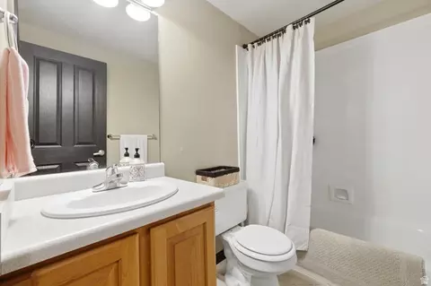 Bath - 1665 Pages Place Dr, Bountiful, UT 84010 photo 3 of 4