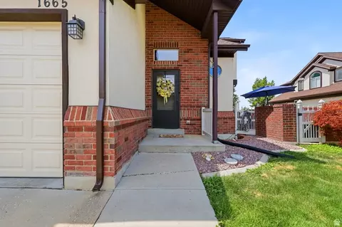 Exterior - 1665 Pages Place Dr, Bountiful, UT 84010 photo 2 of 5