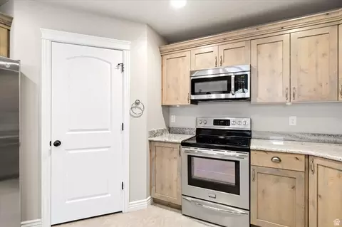 Kitchen - 2195 E 1075 N, Layton, UT 84040 photo 7 of 7